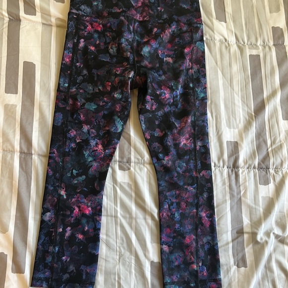 Avia Women's Active Performance
Legging Capri Pants Size XS (0-2) Multi Color - Picture 9 of 12